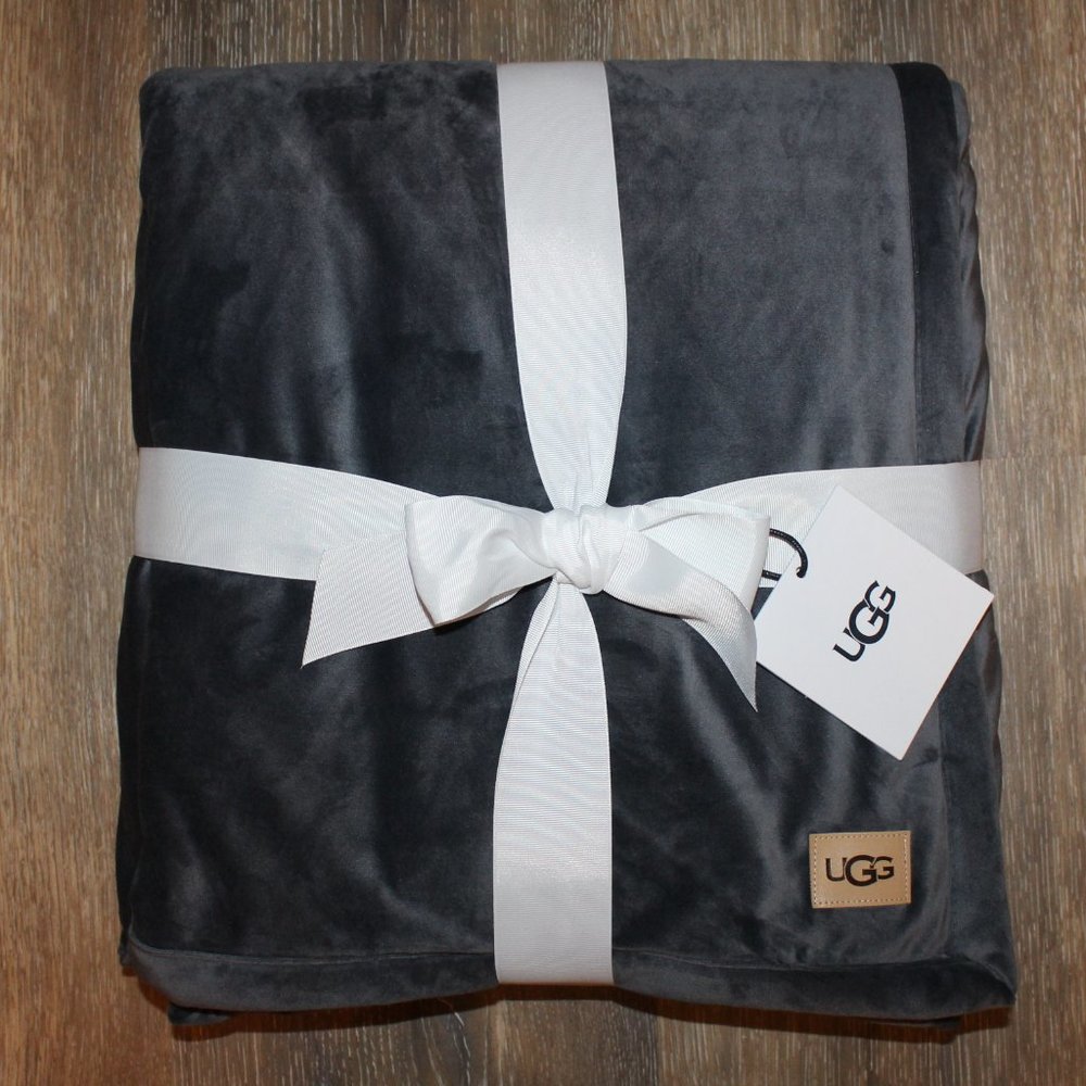 NWT UGG HOME BLISS VELVET PLUSH SHERPA THROW 50‎ X 70 BLUE